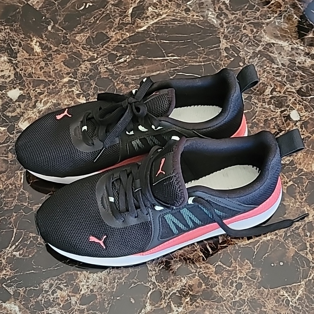 Puma tennis shoes
